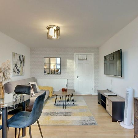 Southsea Getaway Apartment With Pool Table And Hot Tub Portsmouth Dış mekan fotoğraf