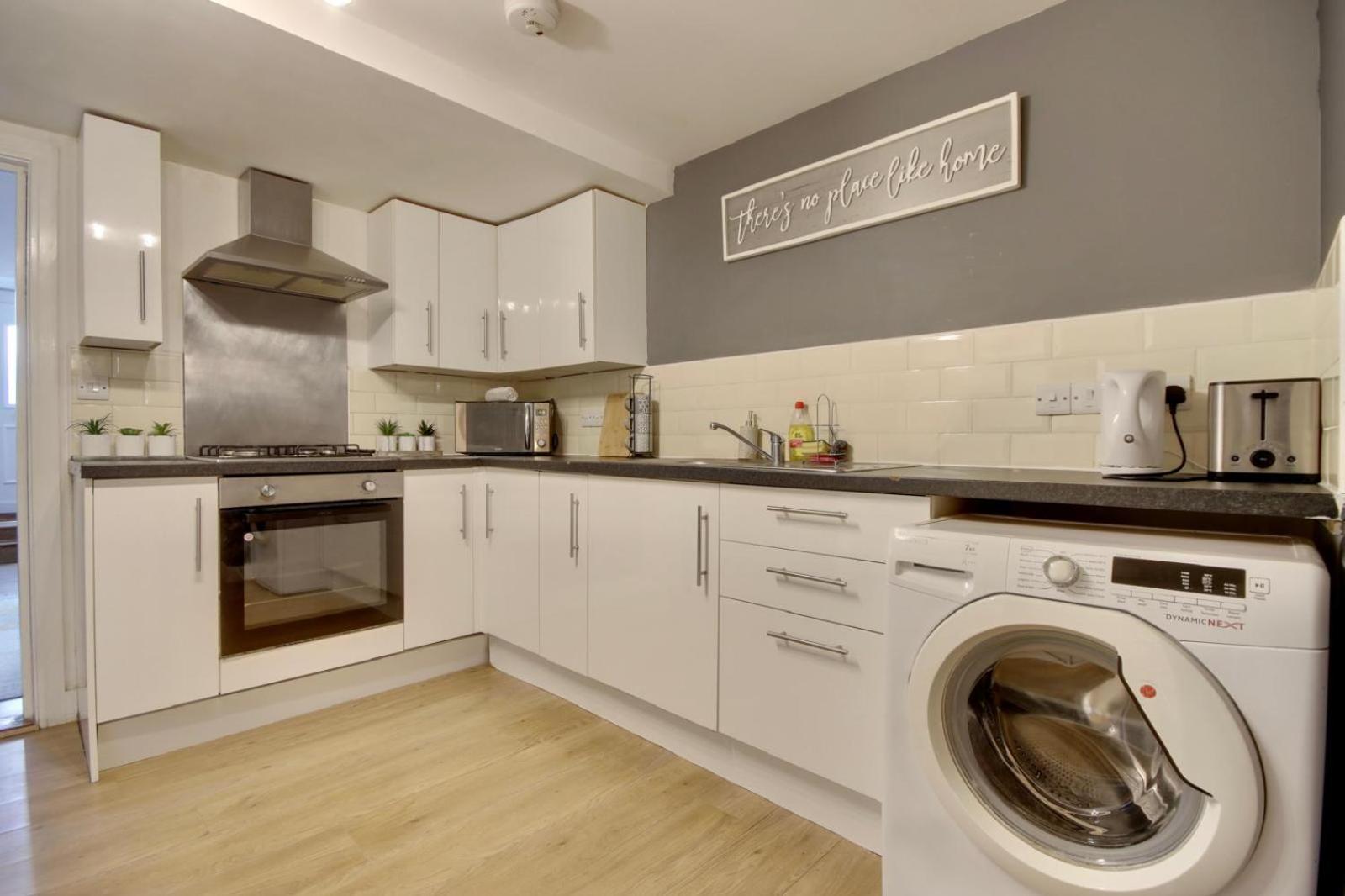 Southsea Getaway Apartment With Pool Table And Hot Tub Portsmouth Dış mekan fotoğraf