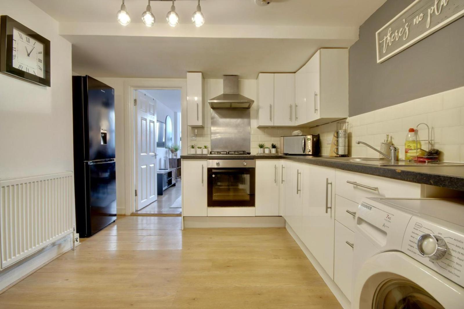 Southsea Getaway Apartment With Pool Table And Hot Tub Portsmouth Dış mekan fotoğraf